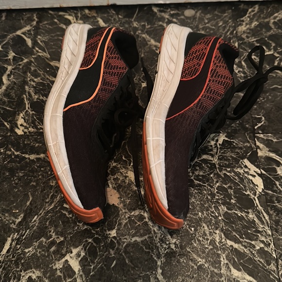 Puma Running Shoes - Picture 4 of 7